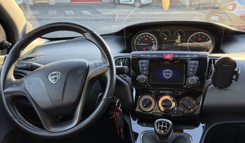 Lancia Ypsilon 1.2 69 CV Silver pieno